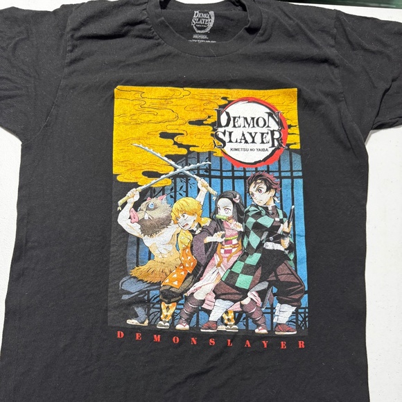 Demon Slayer Graphic Tess - Picture 1 of 5